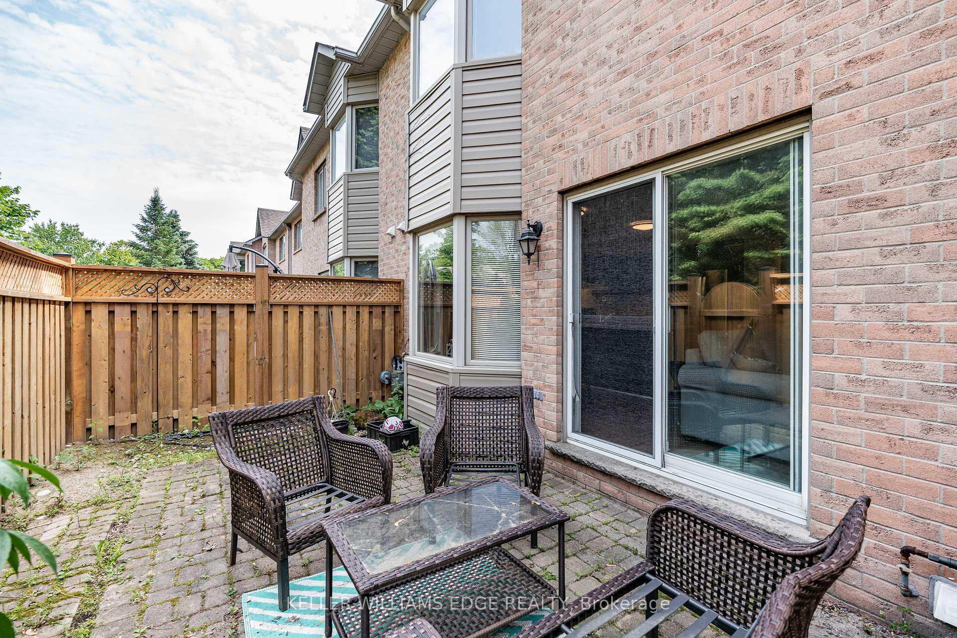 3 Bedrooms Condo at 320 Hamilton, Hamilton For sale