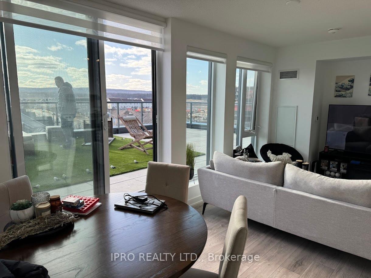 2 Bedrooms Condo at 3200 Dakota, Burlington For sale