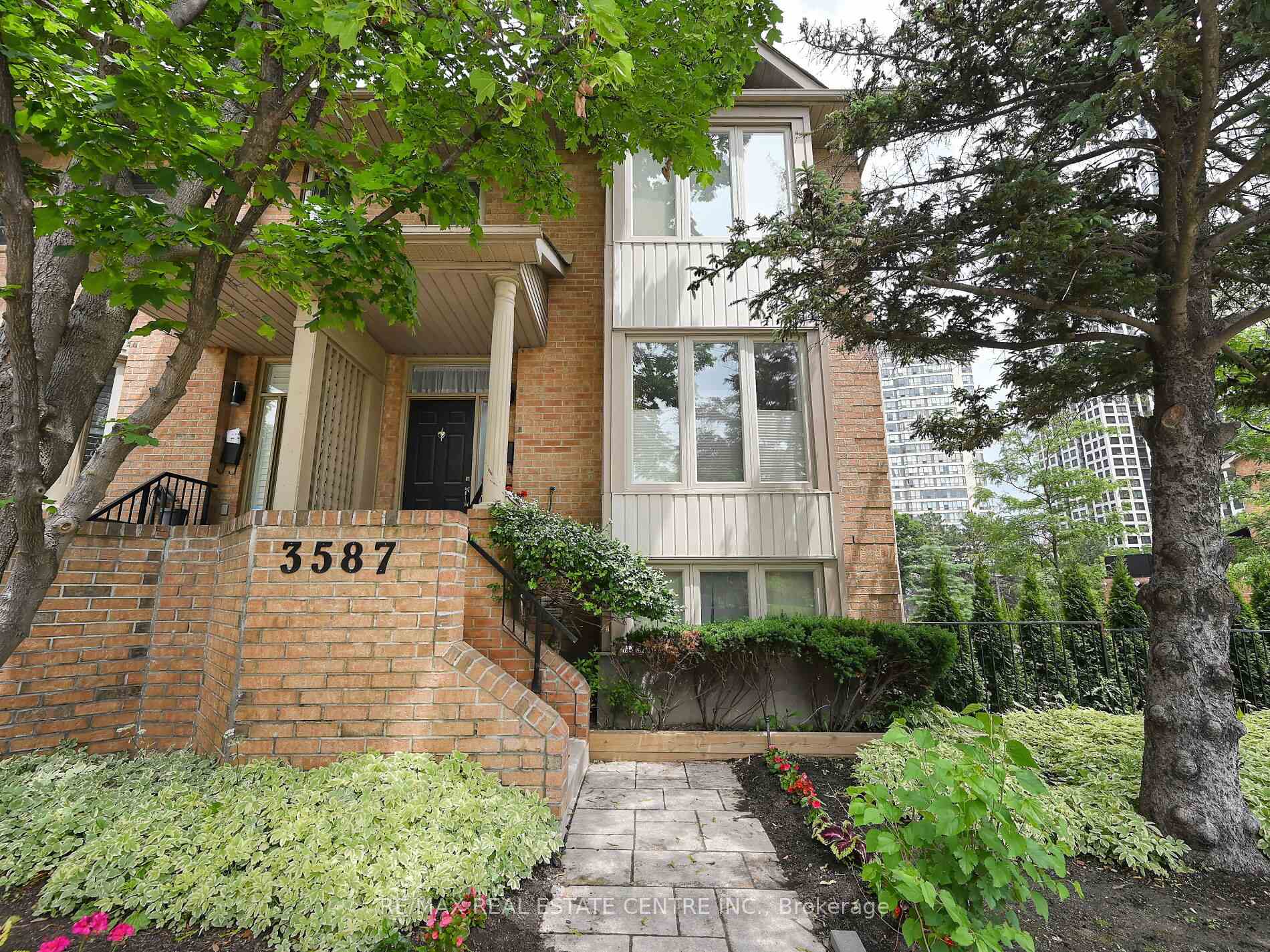 3 Bedrooms Condo at 3587 Kariya, Mississauga For sale