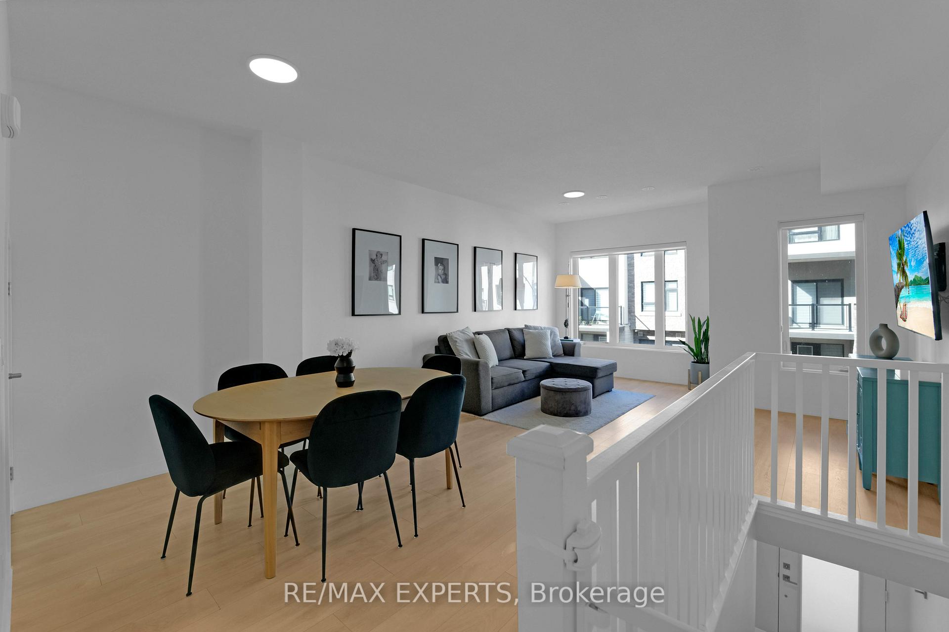 3 Bedrooms Condo at 1095 Cooke,  Burlington For sale