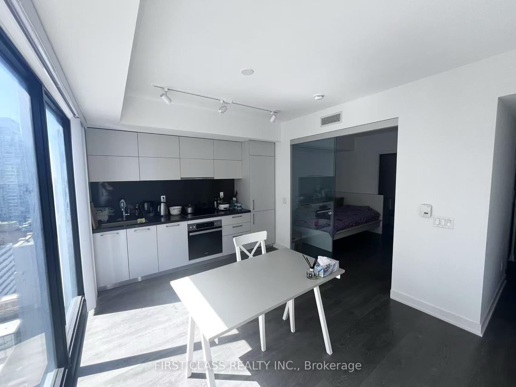 1 Bedroom Condo at 188 Cumberland,  Toronto For sale