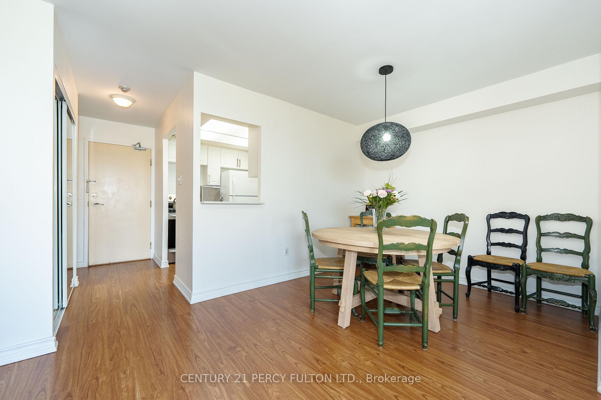 2 Bedrooms Condo at 3 Greystone Walk, Toronto For sale