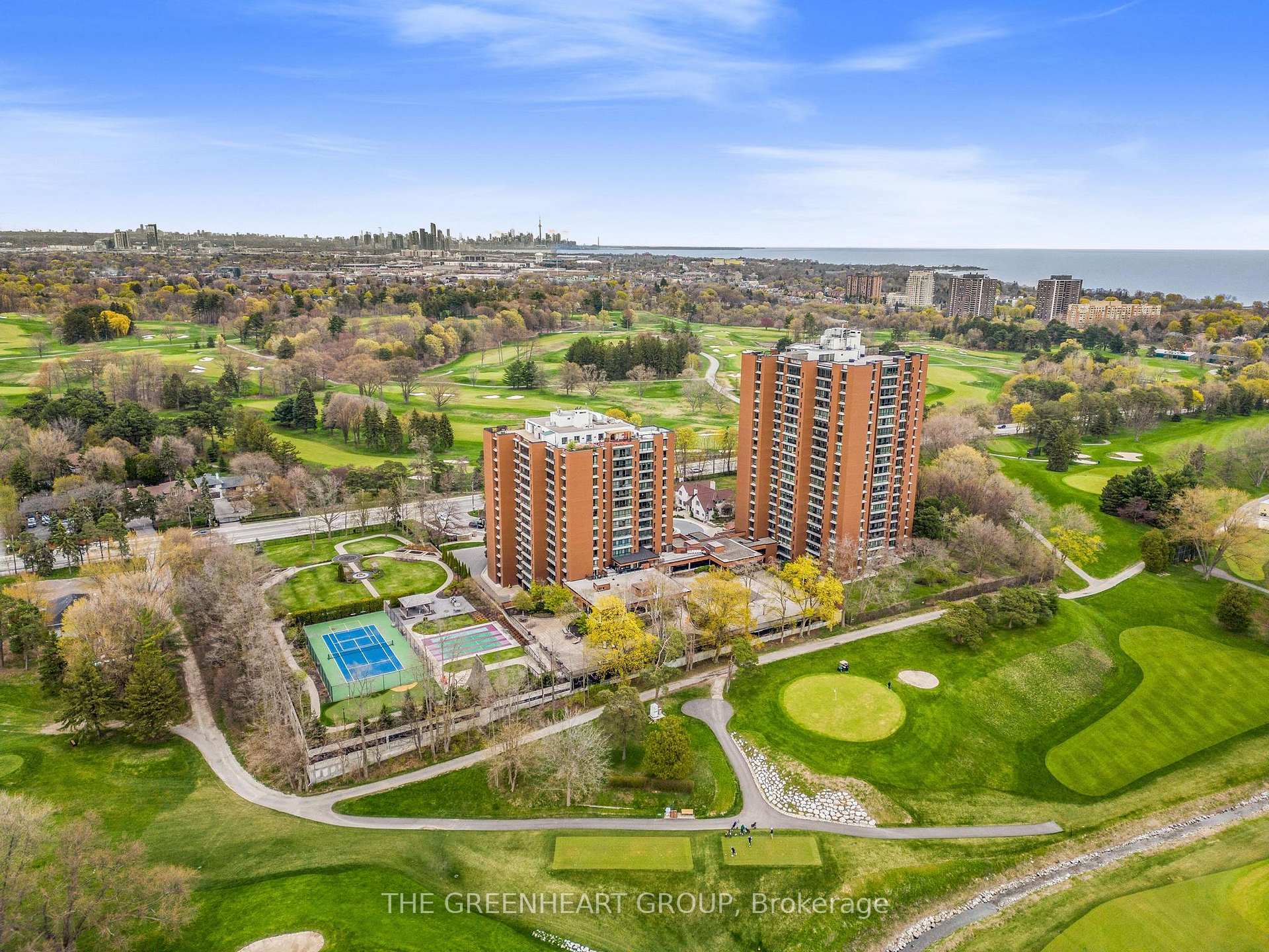 3 Bedrooms Condo at 1400 Dixie,  Mississauga For sale