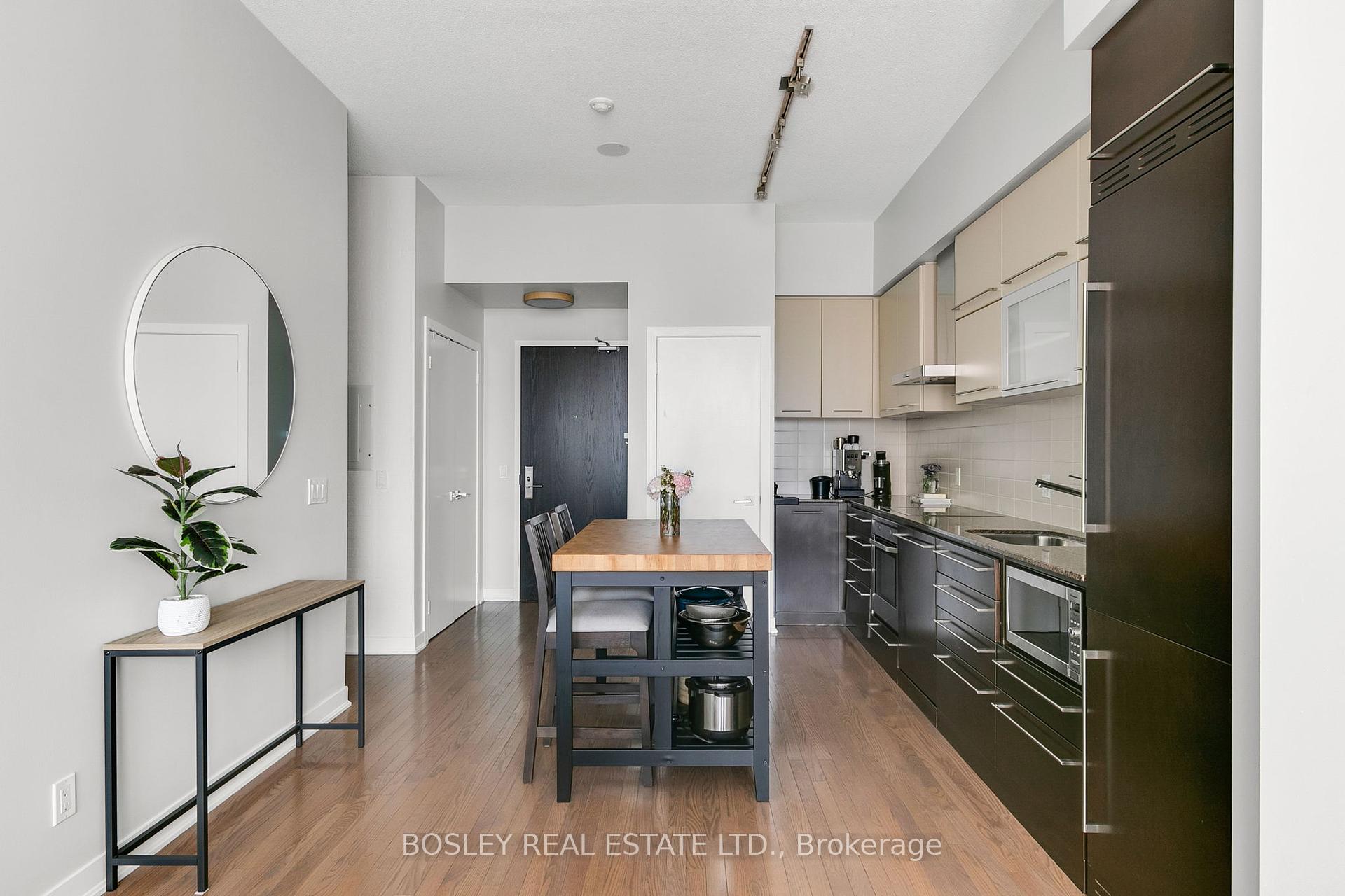 2 Bedrooms Condo at 770 Bay, Toronto For sale