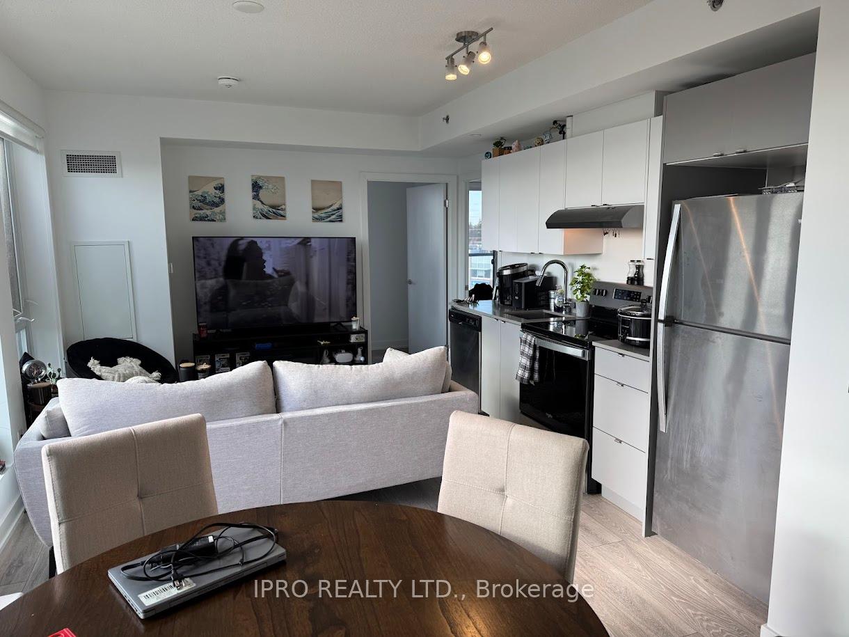 2 Bedrooms Condo at 3200 Dakota, Burlington For sale