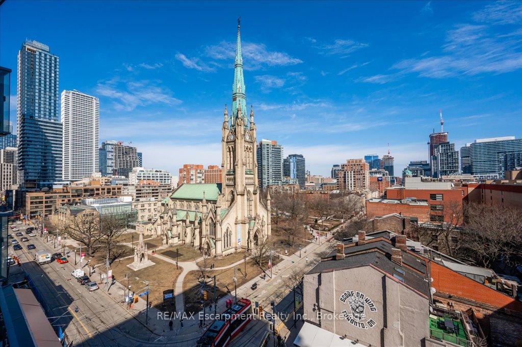 2 Bedrooms Condo at 60 Colborne, Toronto For sale