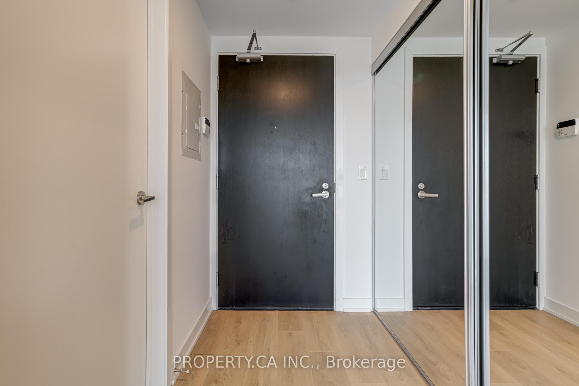 2 Bedrooms Condo at 501 Yonge, Toronto For sale