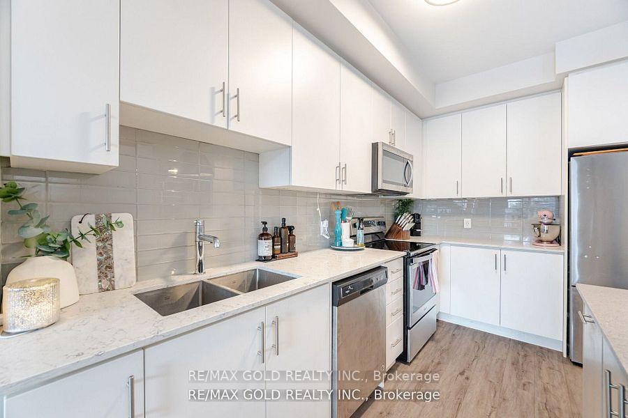 2 Bedrooms Condo at 320 Plains,  Burlington For sale