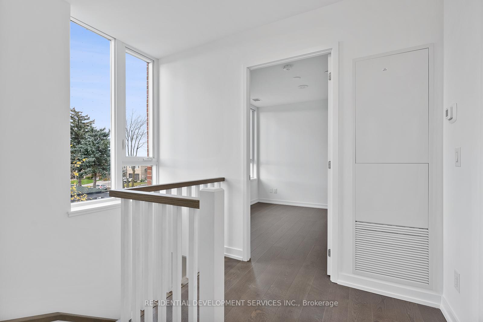 4 Bedrooms Condo at 15 Maryport,  Toronto For sale