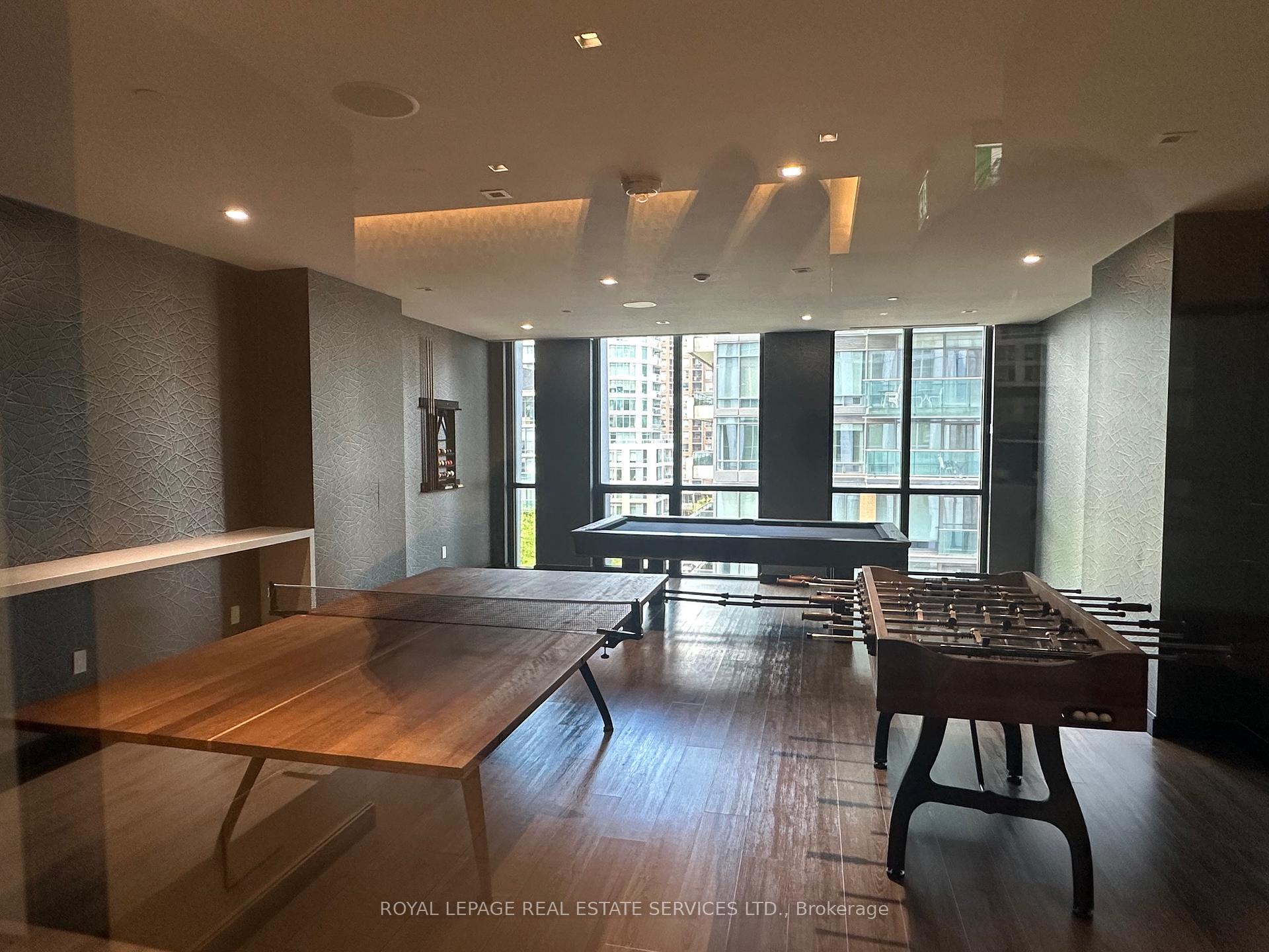 2 Bedrooms Condo at 1 Yorkville, Toronto For sale