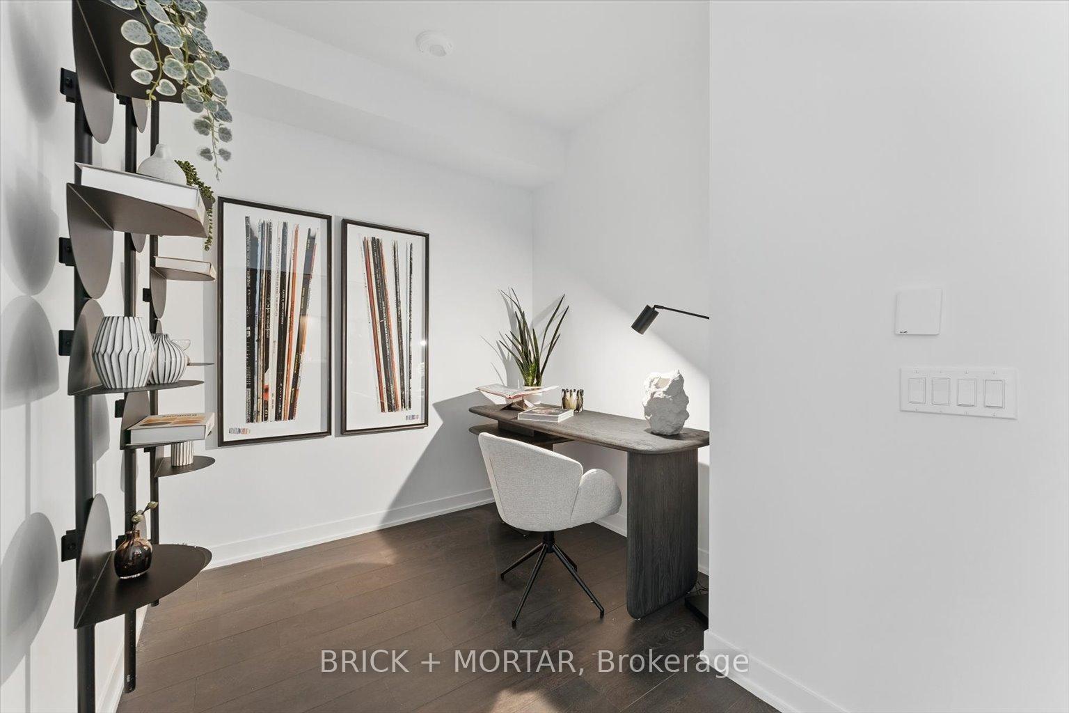 2 Bedrooms Condo at 1 Hillsdale, Toronto For sale