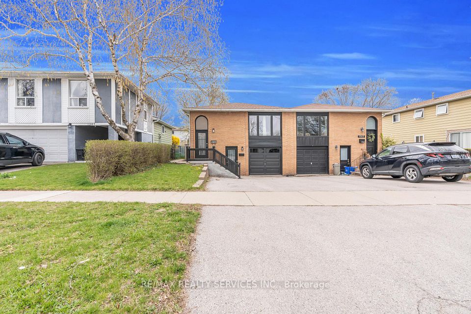 1305 Consort Crescent