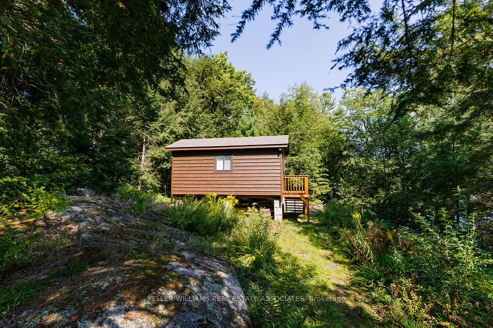 6415 Kennisis Lake
