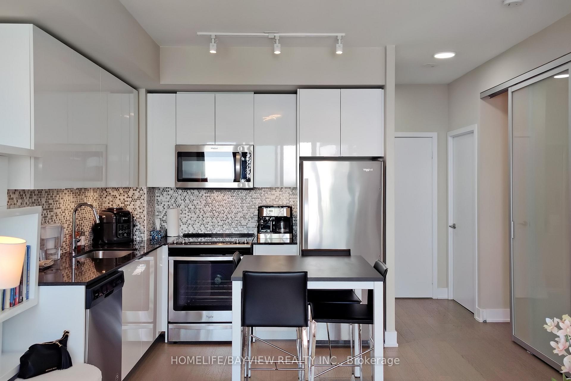 2 Bedrooms Condo at 30 SHORE BREEZE, Toronto For sale