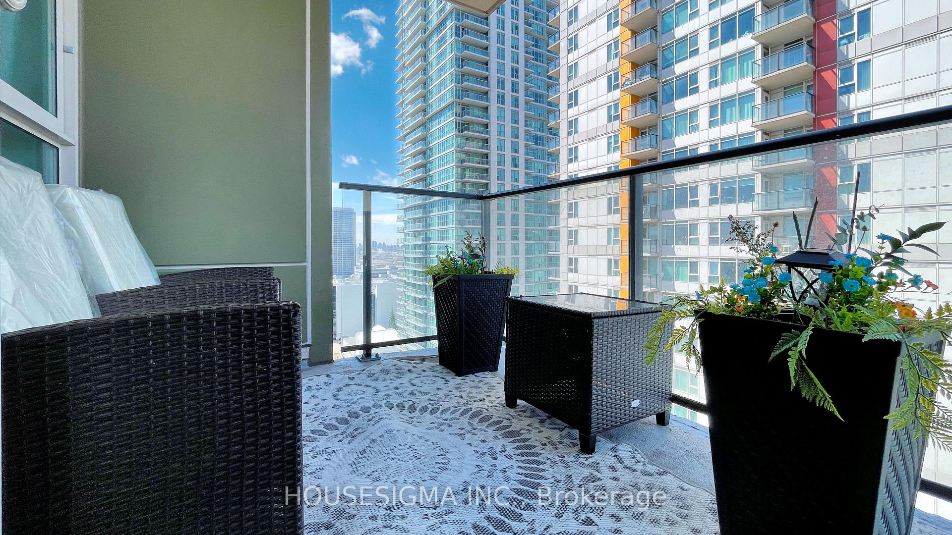 2 Bedrooms Condo at 190 Borough, Toronto For sale