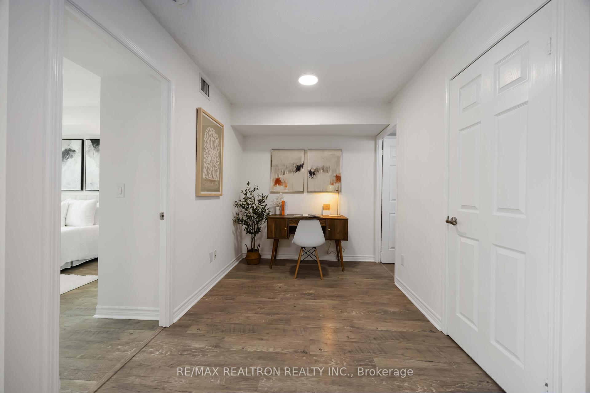 2 Bedrooms Condo at 25 Lower Simcoe, Toronto For sale