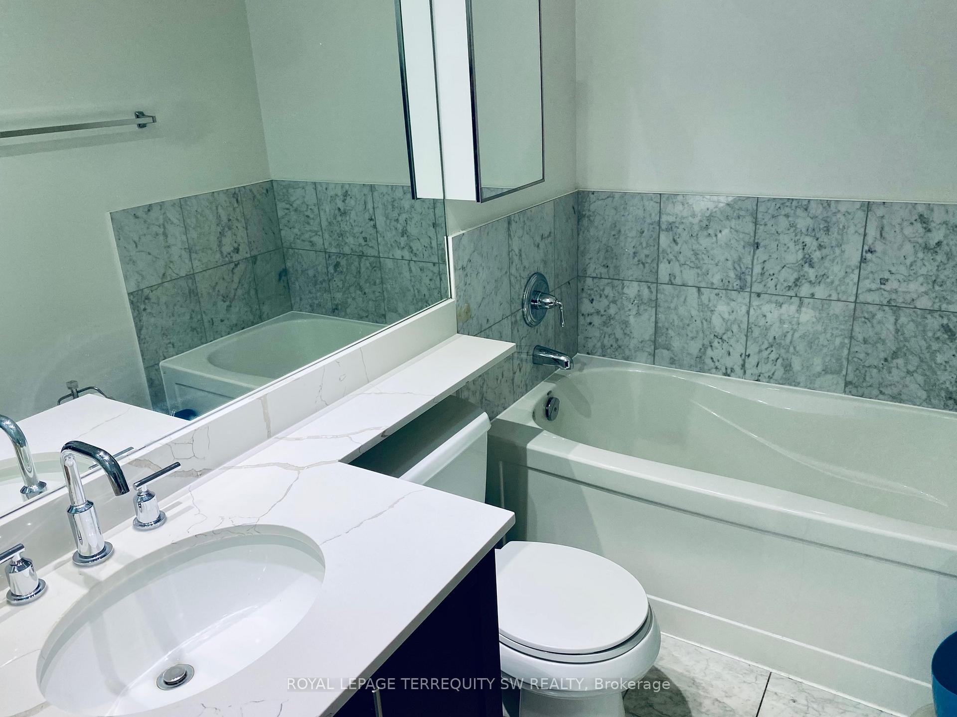 3 Bedrooms Condo at 628 Fleet, Toronto For sale