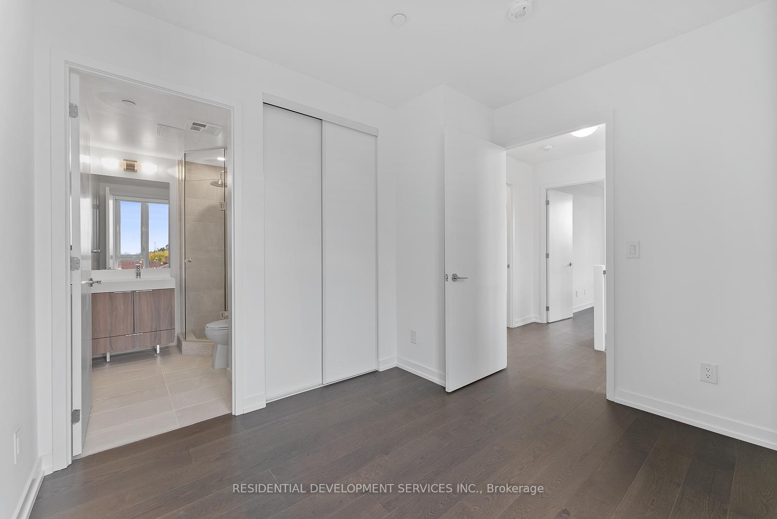 4 Bedrooms Condo at 15 Maryport,  Toronto For sale