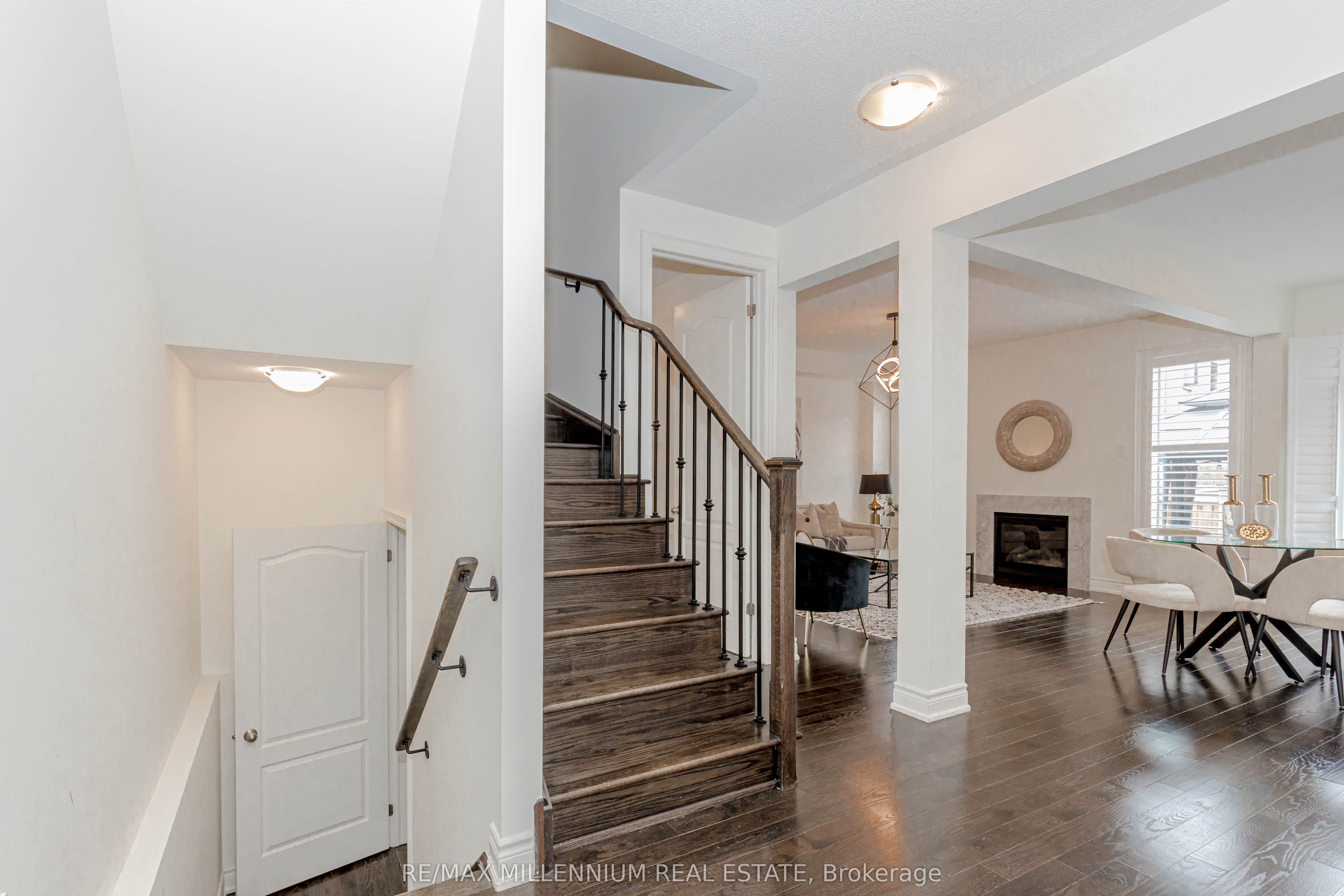 1238 Bowell Crescent