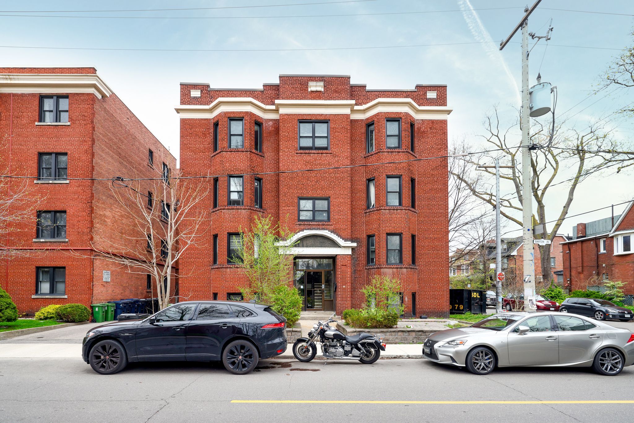 38 Barton Avenue Toronto C02 Ontario M6G 1P3