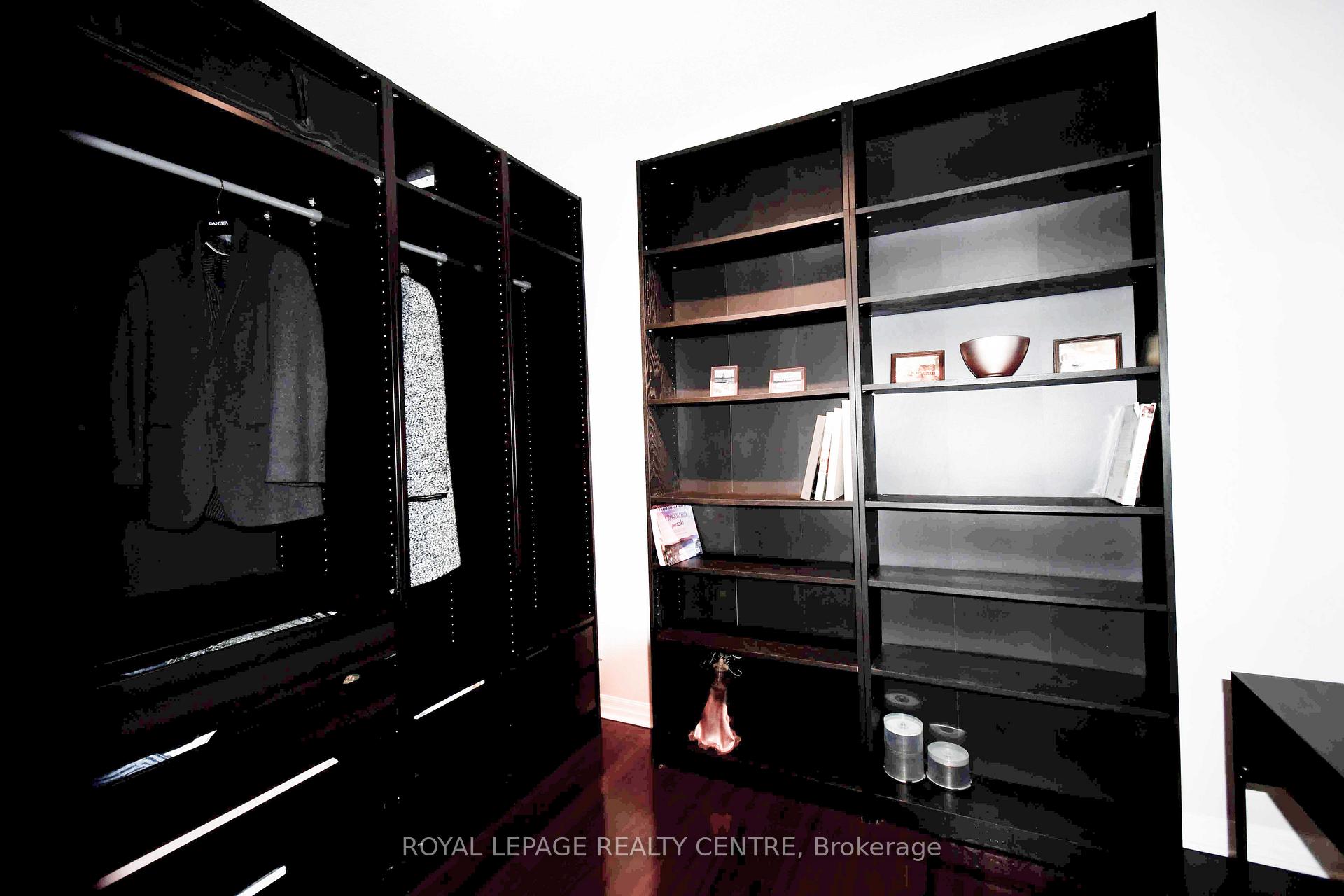 2 Bedrooms Condo at 1359 Rathburn, Mississauga For sale