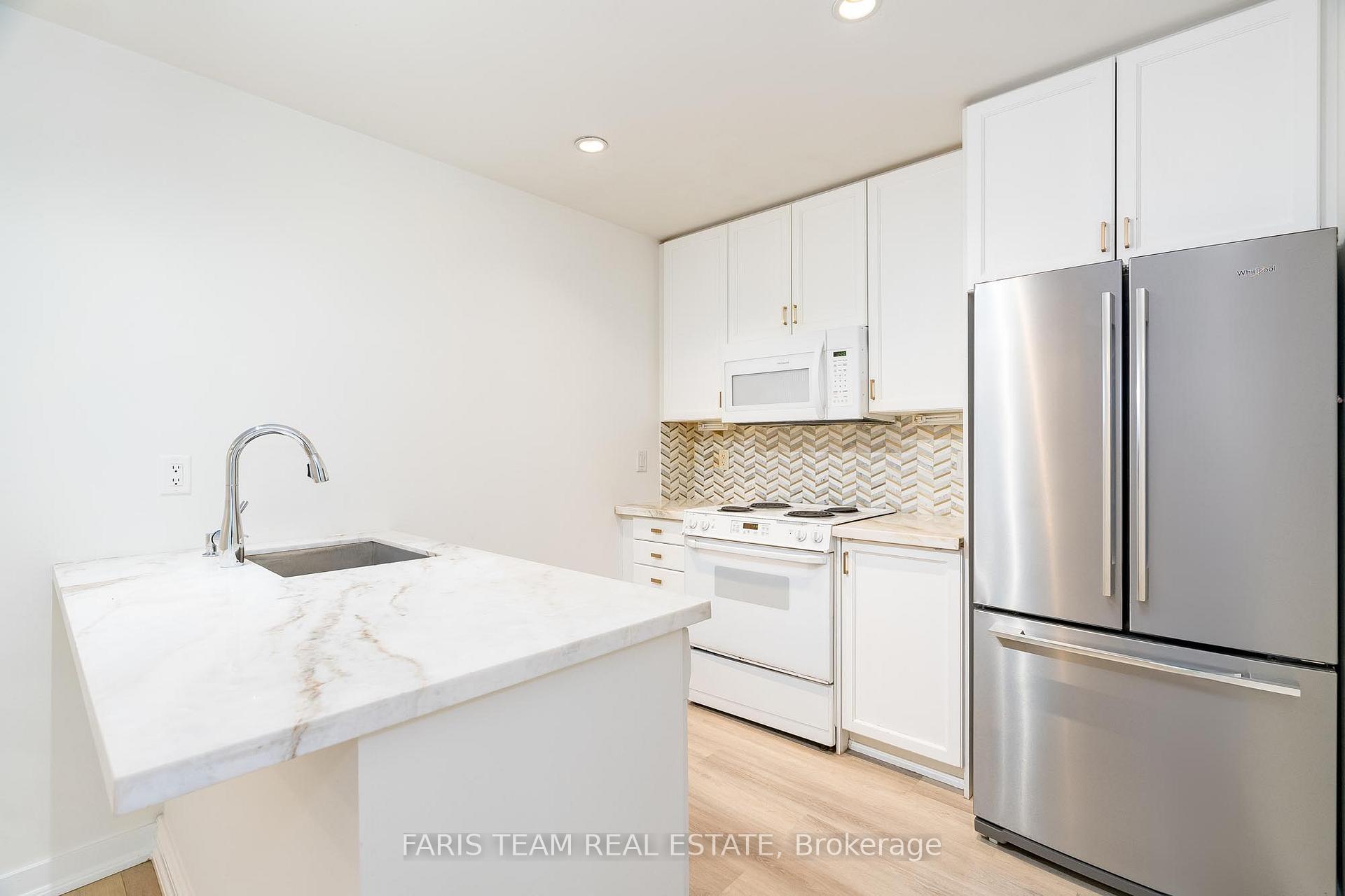 2 Bedrooms Condo at 88 Palace Pier,  Toronto For sale