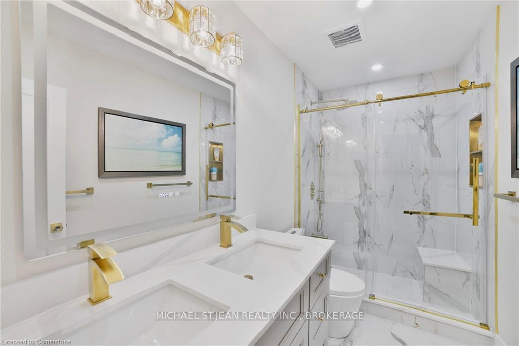2 Bedrooms Condo at 621 Francis, Burlington For sale