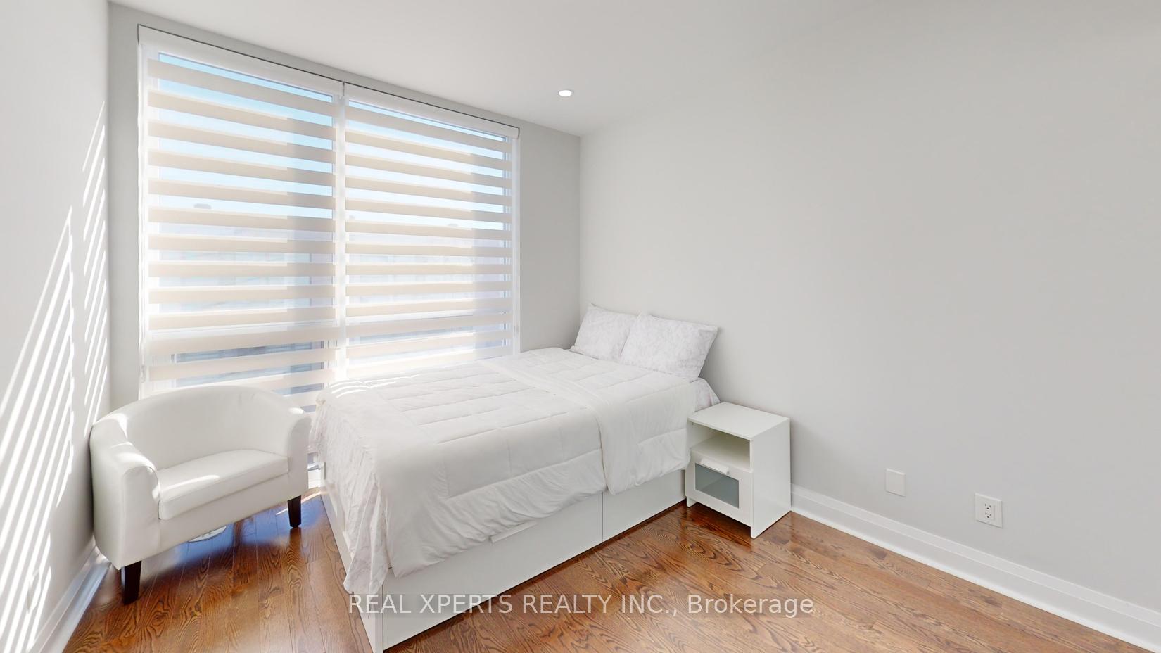 4 Bedrooms Condo at 90 Little Creek,  Mississauga For sale