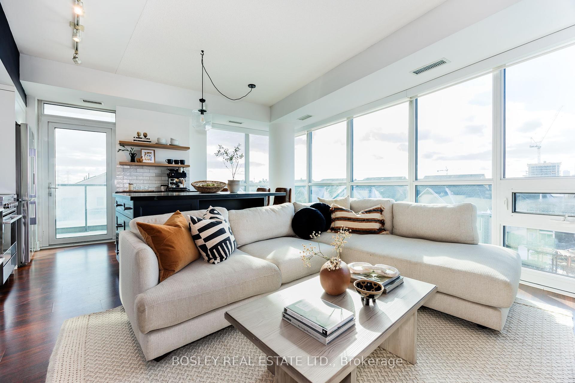 3 Bedrooms Condo at 35 Brian Peck, Toronto For sale