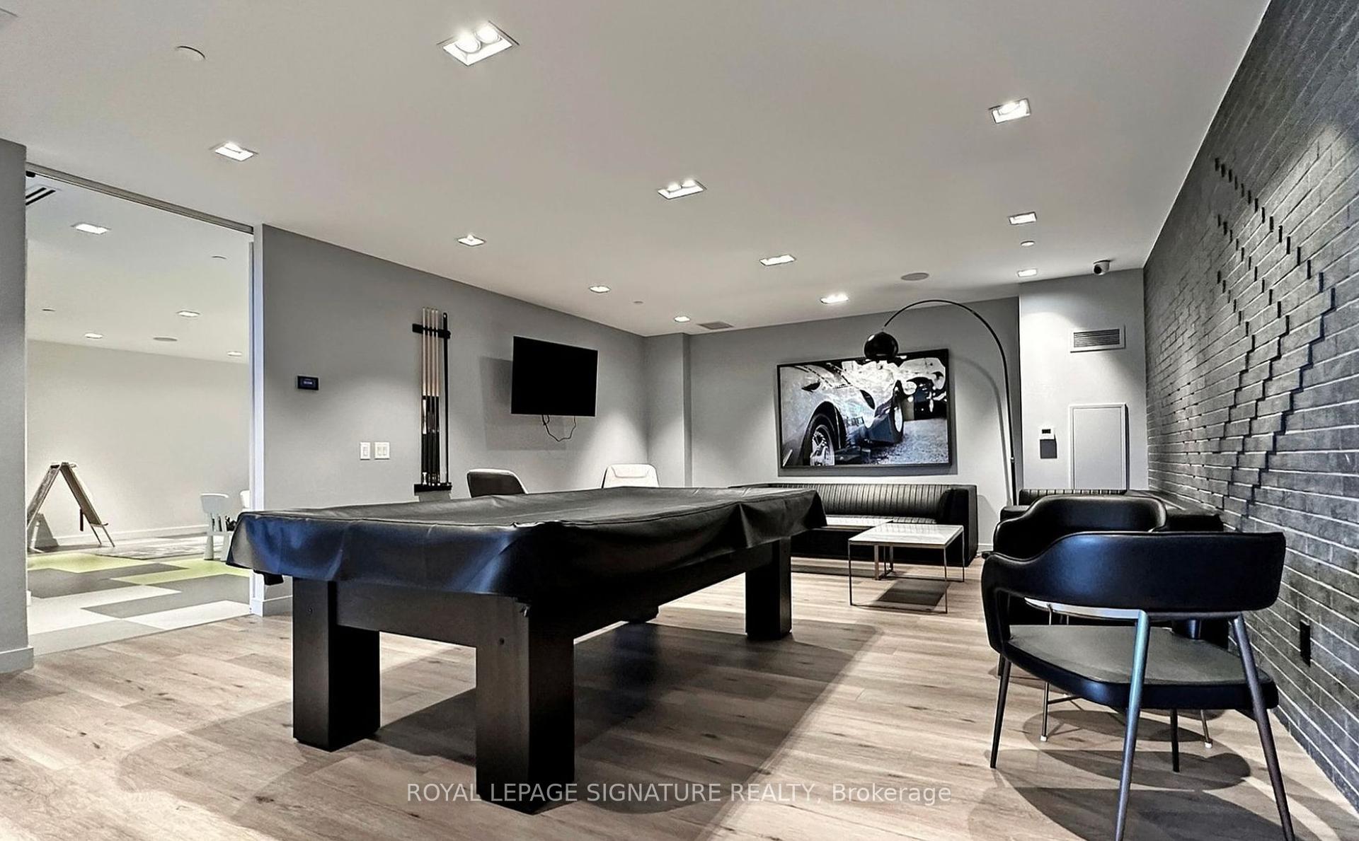 3 Bedrooms Co-op at 7 Smith, Toronto For sale