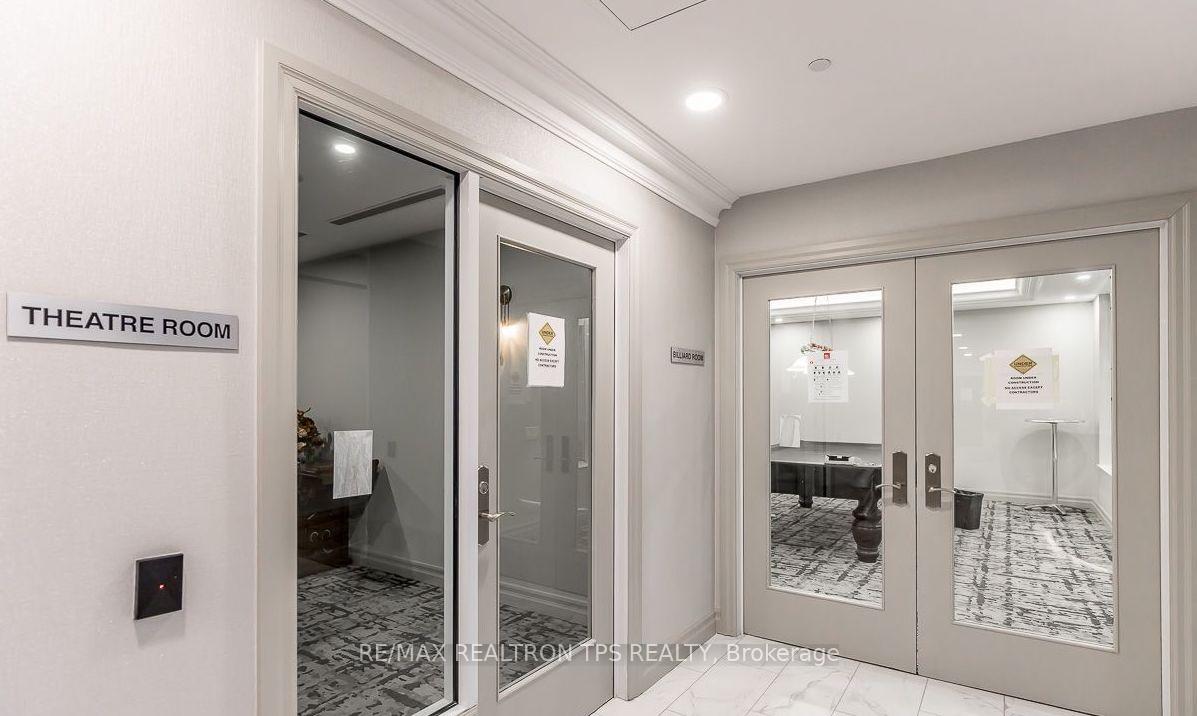 3 Bedrooms Condo at 61 Town Centre, Toronto For sale