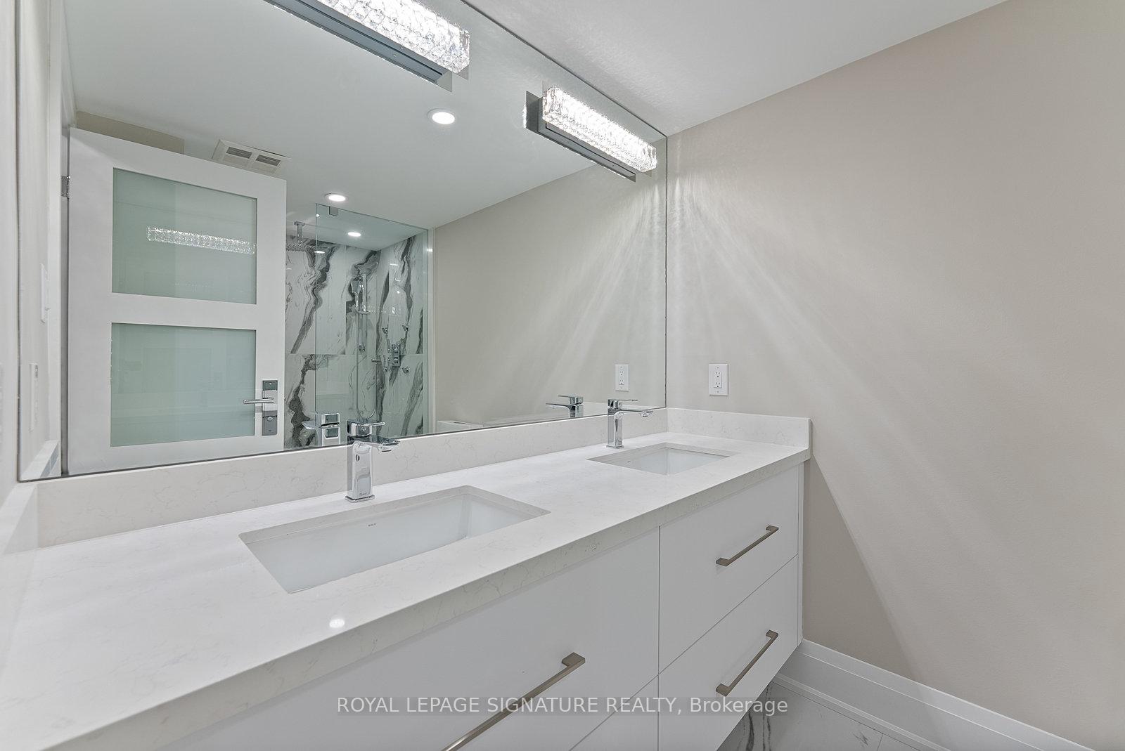 2 Bedrooms Condo at 77 Carlton,  Toronto For sale