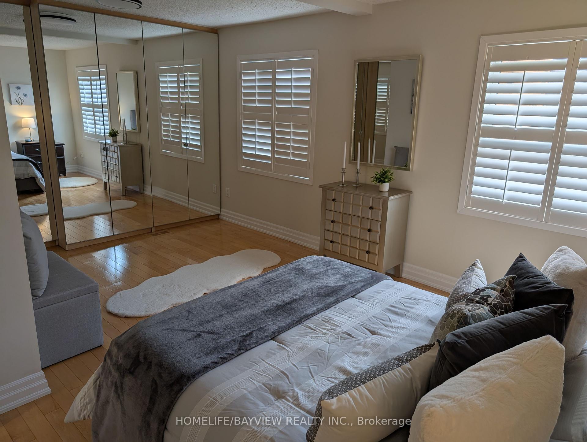 3 Bedrooms Condo at 18 Oaken Gate,  Toronto For sale