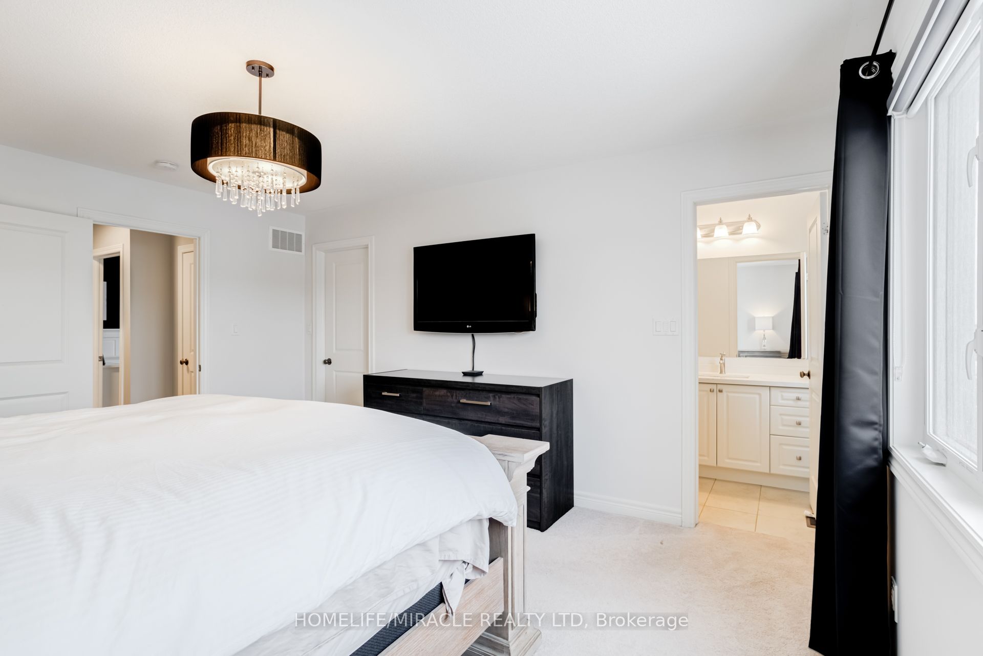 36 Hoard Avenue N