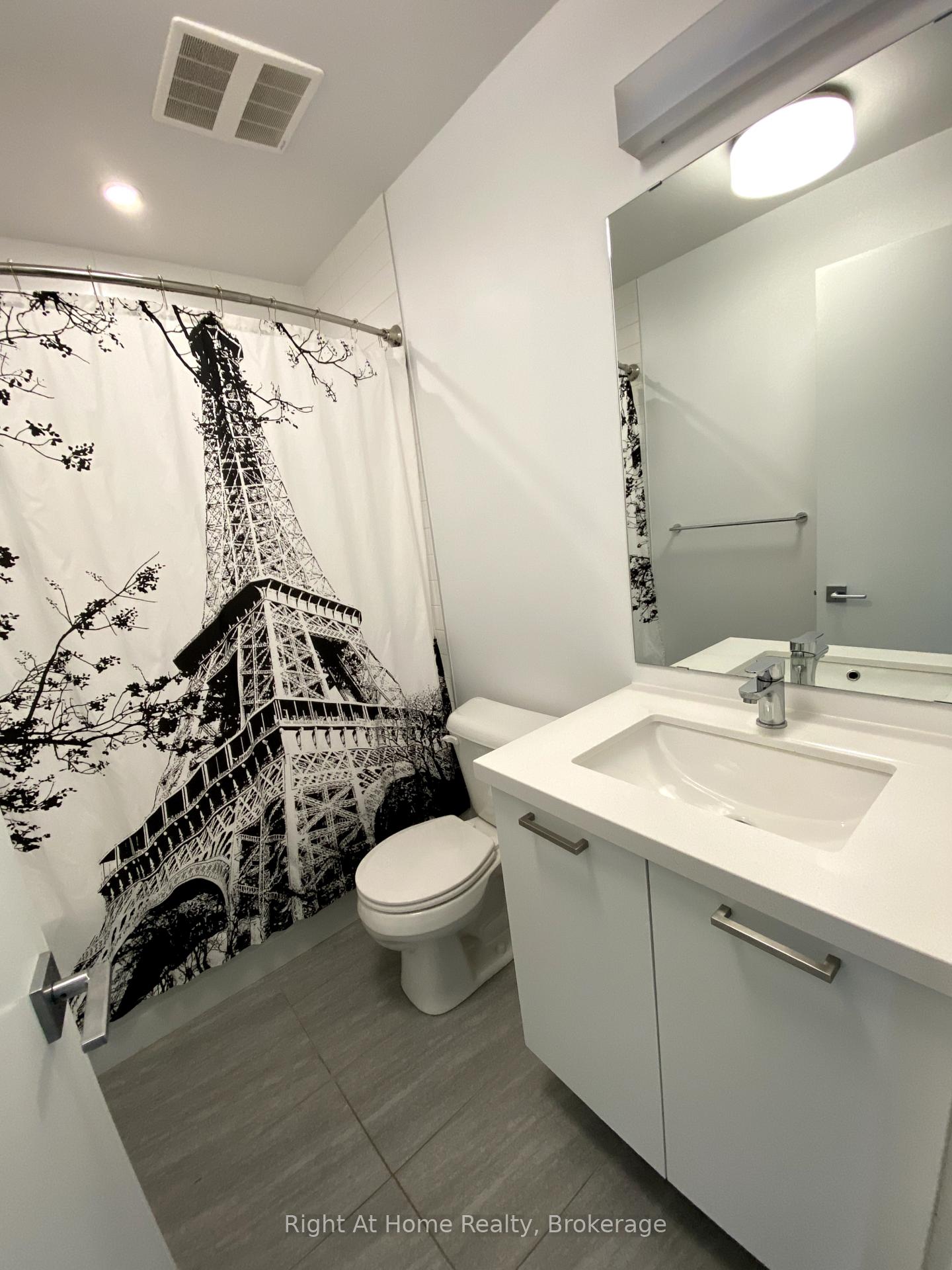 2 Bedrooms Condo at 455 Charlton, Hamilton For sale