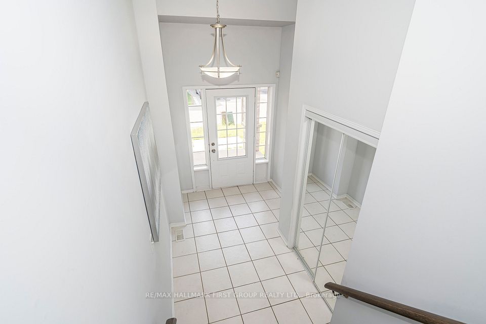 527 Rossland Road, Ajax, ON L1T 4S1
